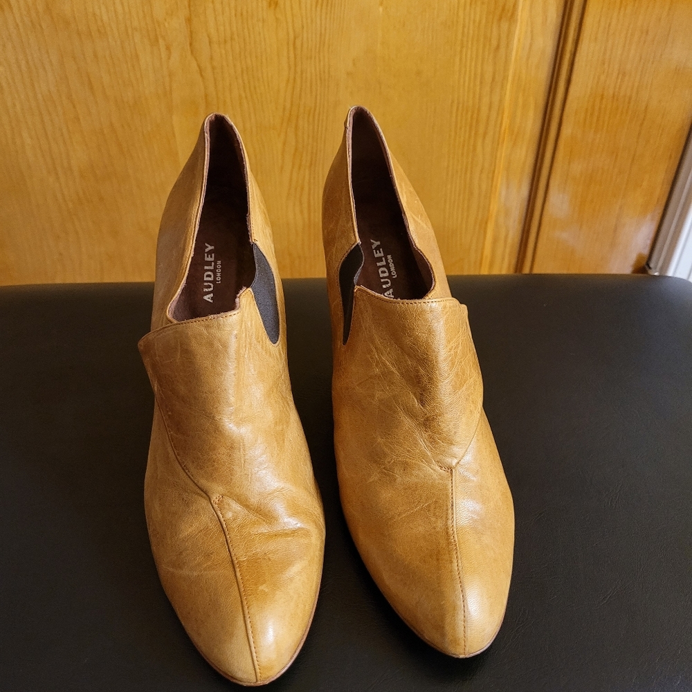 Shoes - Picture 3 of 10